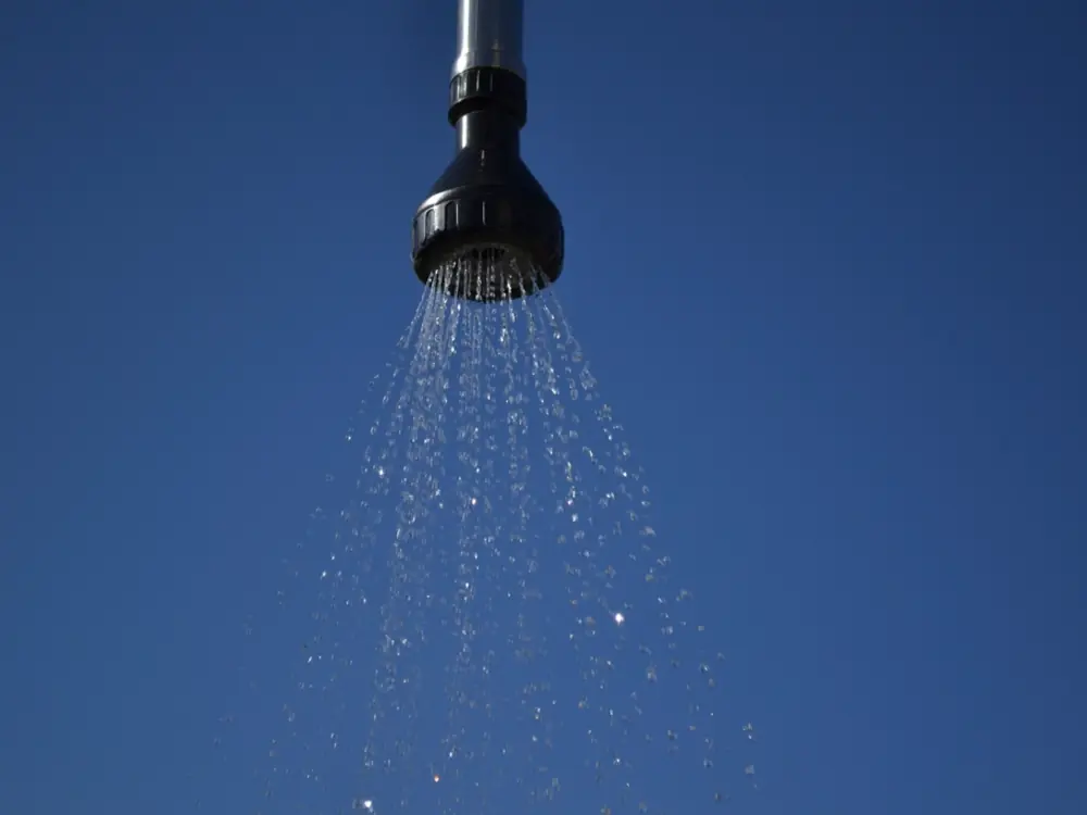 Douche à l'eau chaude après remplacement d'un chauffe-eau dans le Bas-Rhin